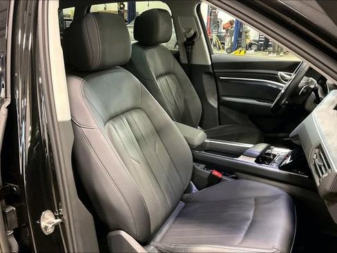 Certified 2023 Audi e-tron Premium Plus w/ Premium Plus Package AWD/4WD image 7