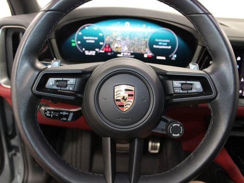 Used 2024 Porsche Cayenne AWD/4WD image 34