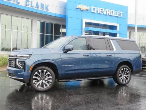 New 2025 Chevrolet Suburban High Country image 2