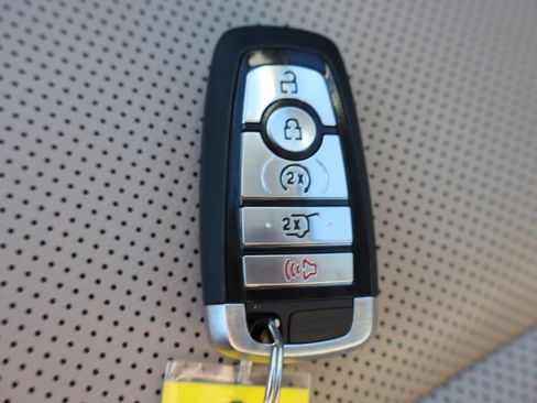 Used 2022 Ford Escape Titanium image 31