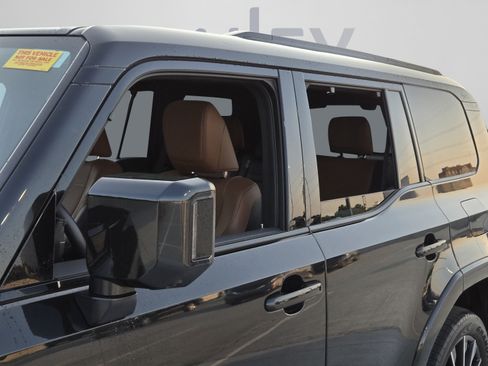 Used 2025 Lexus GX 550 w/ Accessory Package (Z1) AWD/4WD image 31