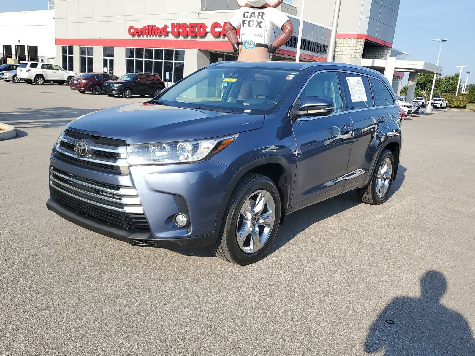 Used 2018 Toyota Highlander Limited AWD/4WD image 2