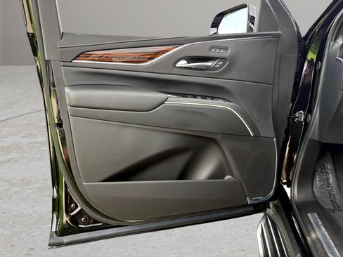 Used 2023 Cadillac Escalade ESV Premium Luxury AWD/4WD image 9