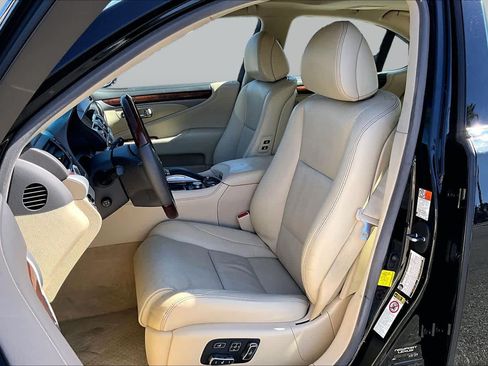 Used 2016 Lexus LS 460 w/ Comfort Package RWD image 7