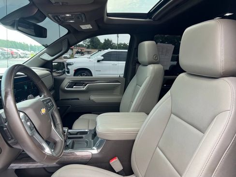 Used 2025 Chevrolet Silverado 1500 LTZ AWD/4WD image 8