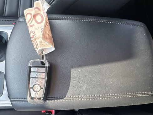 Used 2024 Ford Edge SEL w/ Convenience Package image 12