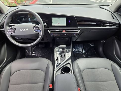 Used 2025 Kia Niro EX FWD image 13