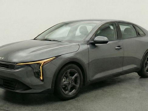 Used 2025 Kia K4 LXS image 3