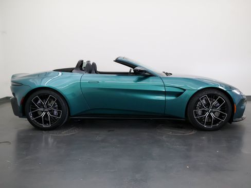 Used 2023 Aston Martin V8 Vantage Roadster RWD image 3