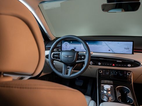 Used 2026 Genesis GV70 2.5T image 13