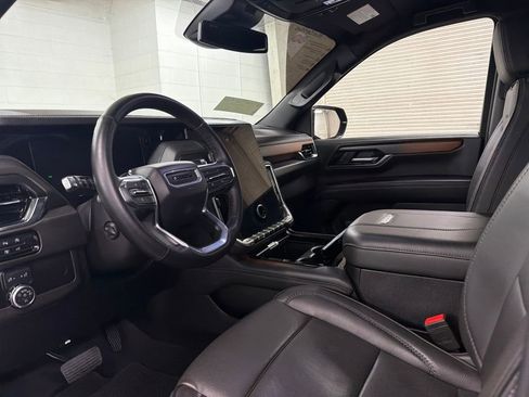Used 2025 GMC Yukon XL Denali image 6