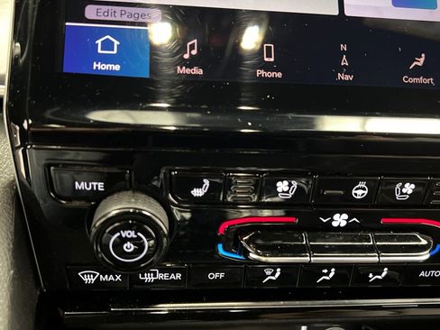 Used 2024 Jeep Grand Cherokee L Limited w/ Luxury Tech Group II image 58