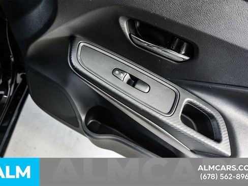 Used 2025 Nissan Versa SV FWD image 38