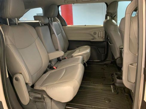 Used 2021 Toyota Sienna XLE image 49