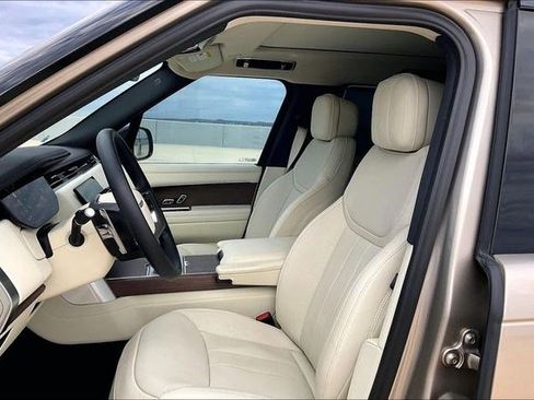 Used 2025 Land Rover Range Rover SE image 9