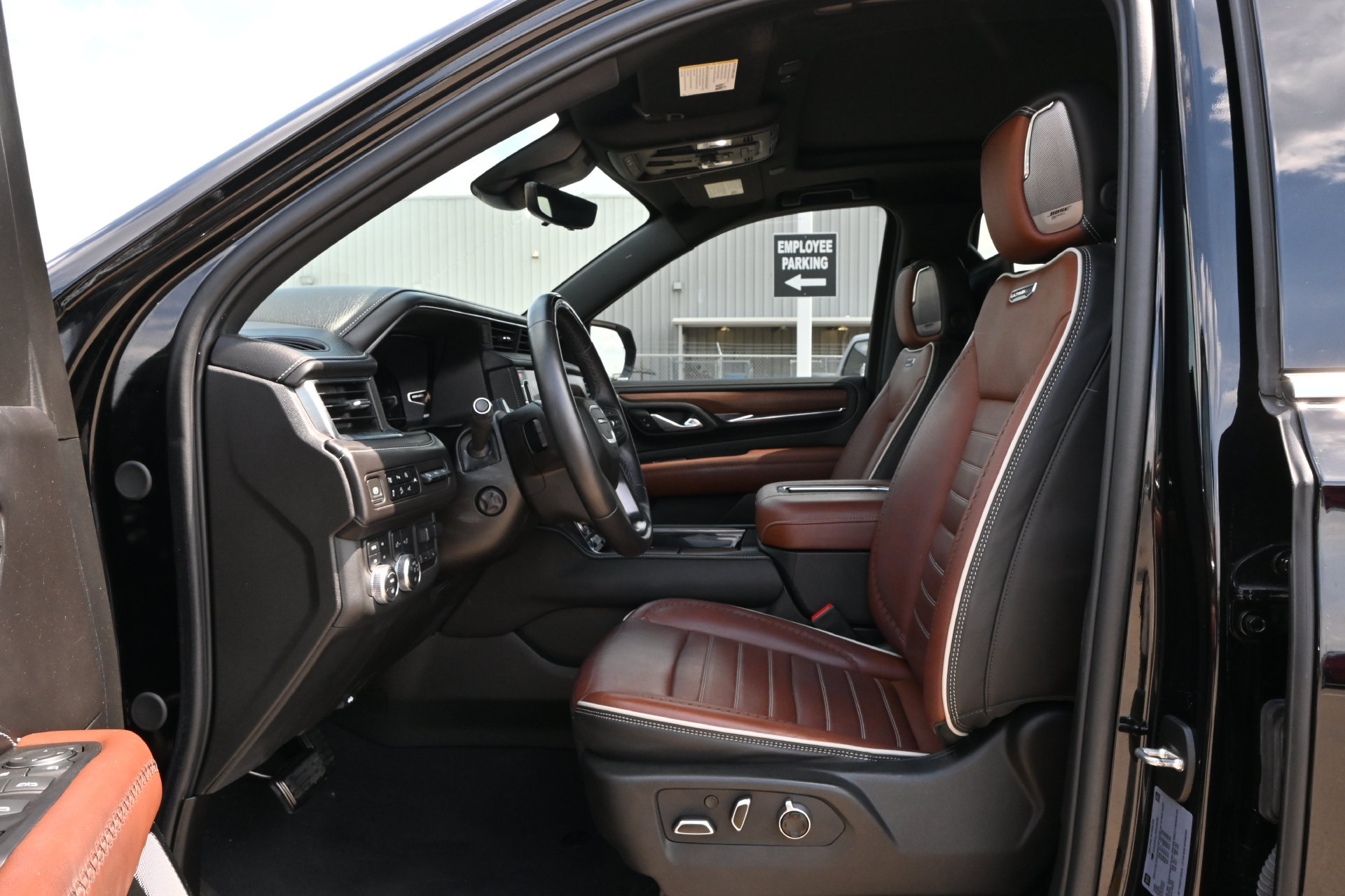 Used 2024 GMC Yukon XL Denali Ultimate AWD/4WD image 19
