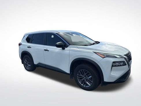 Certified 2021 Nissan Rogue S image 2