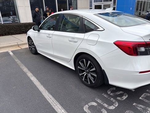 Used 2023 Honda Civic EX image 6