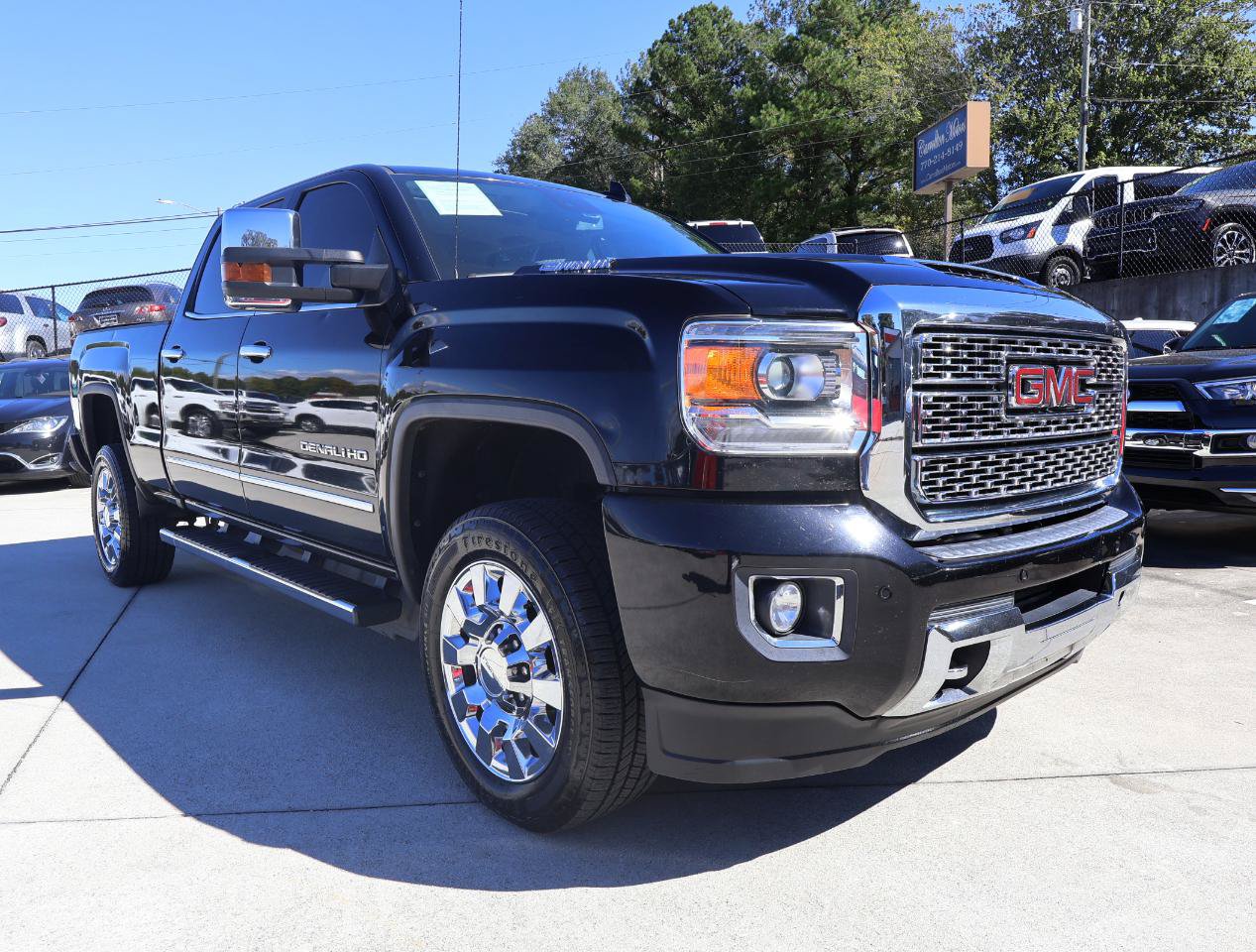 Used 2019 GMC Sierra 2500 Denali w/ Duramax Plus Package AWD/4WD image 9