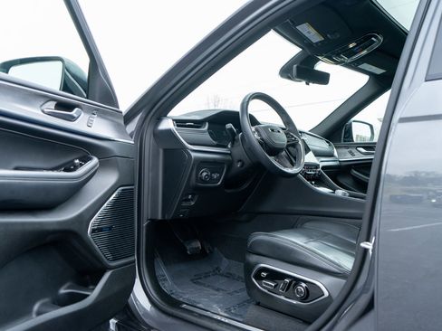 Used 2022 Jeep Grand Cherokee L Overland w/ Luxury Tech Group IV image 14