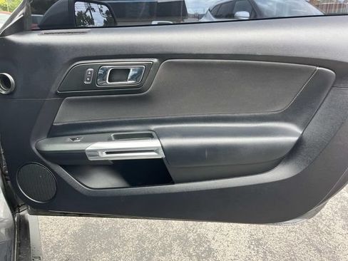 Used 2017 Ford Mustang Coupe RWD image 12