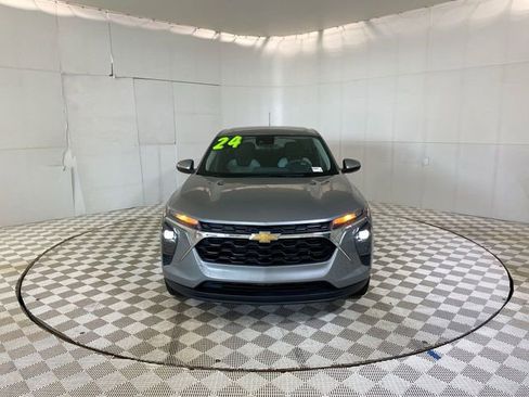 Used 2024 Chevrolet Trax LS w/ LS Convenience Package FWD image 21