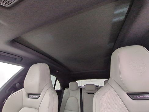 Certified 2025 Porsche Macan 4 Electric AWD/4WD image 17