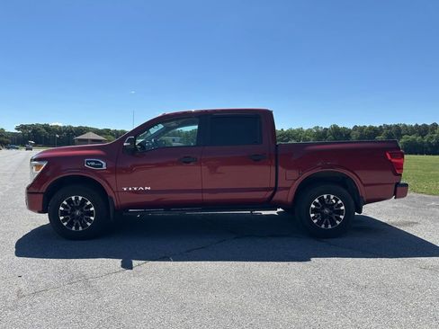 Used 2017 Nissan Titan PRO-4X AWD/4WD image 8