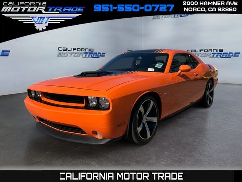 Used 2014 Dodge Challenger R/T RWD image 1