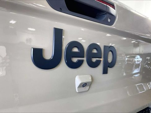 Used 2020 Jeep Gladiator Sport w/ Quick Order Package 24S AWD/4WD image 40