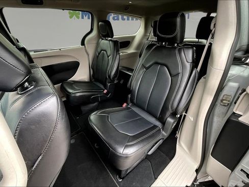 Used 2024 Chrysler Pacifica Touring-L image 20
