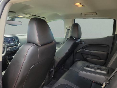 Used 2016 GMC Canyon SLE w/ All Terrain Package RWD image 12
