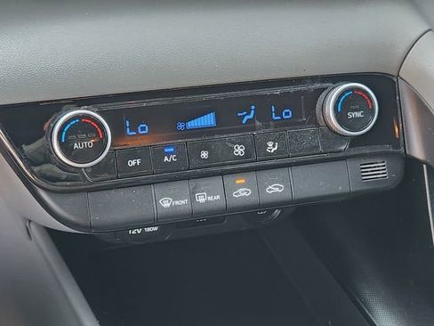 Used 2023 Hyundai Elantra SEL image 17