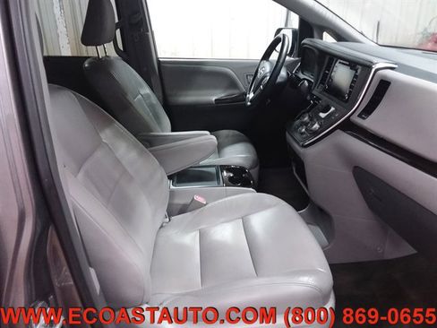 Used 2019 Toyota Sienna XLE image 15