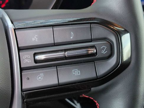 Used 2025 Chevrolet Colorado Z71 w/ Technology Package image 25