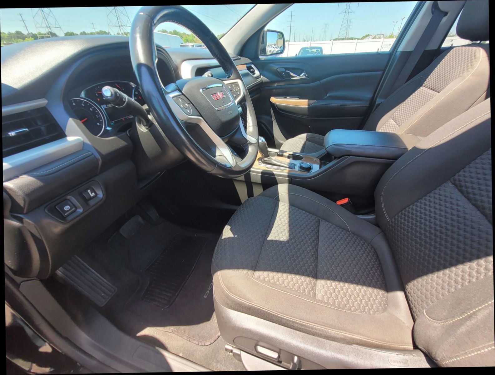 Used 2017 GMC Acadia SLE w/ Driver Alert Package I FWD image 25