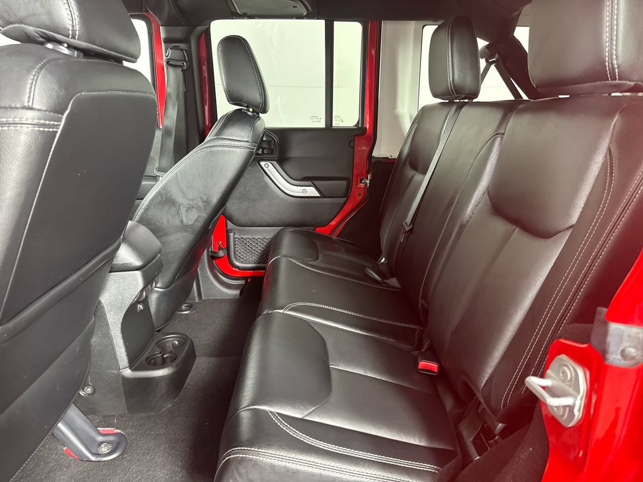 Used 2017 Jeep Wrangler Unlimited Sahara w/ Connectivity Group AWD/4WD image 27