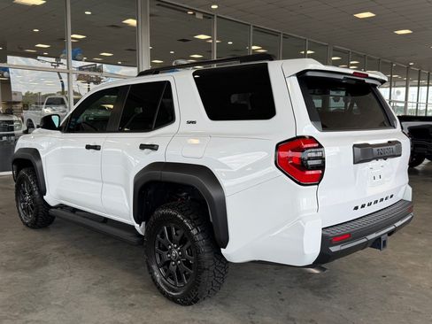 Used 2025 Toyota 4Runner SR5 AWD/4WD image 3