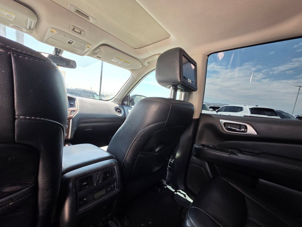 Used 2017 Nissan Pathfinder Platinum w/ Family Entertainment Package AWD/4WD image 17
