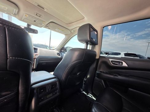 Used 2017 Nissan Pathfinder Platinum w/ Family Entertainment Package AWD/4WD image 17