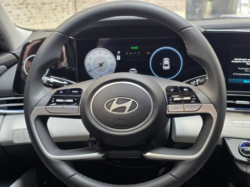 New 2026 Hyundai Elantra Limited FWD image 17