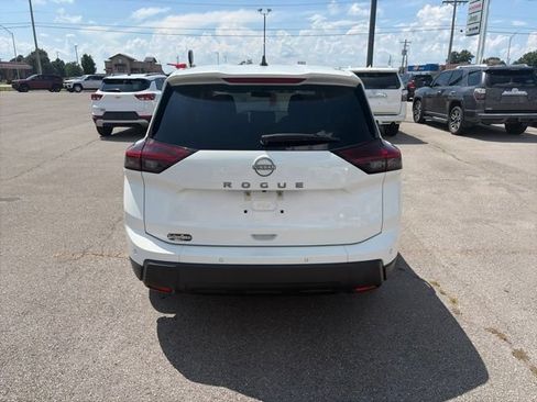 Used 2024 Nissan Rogue S FWD image 5