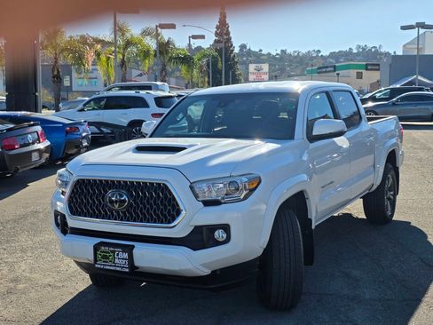 Used 2018 Toyota Tacoma TRD Sport image 5