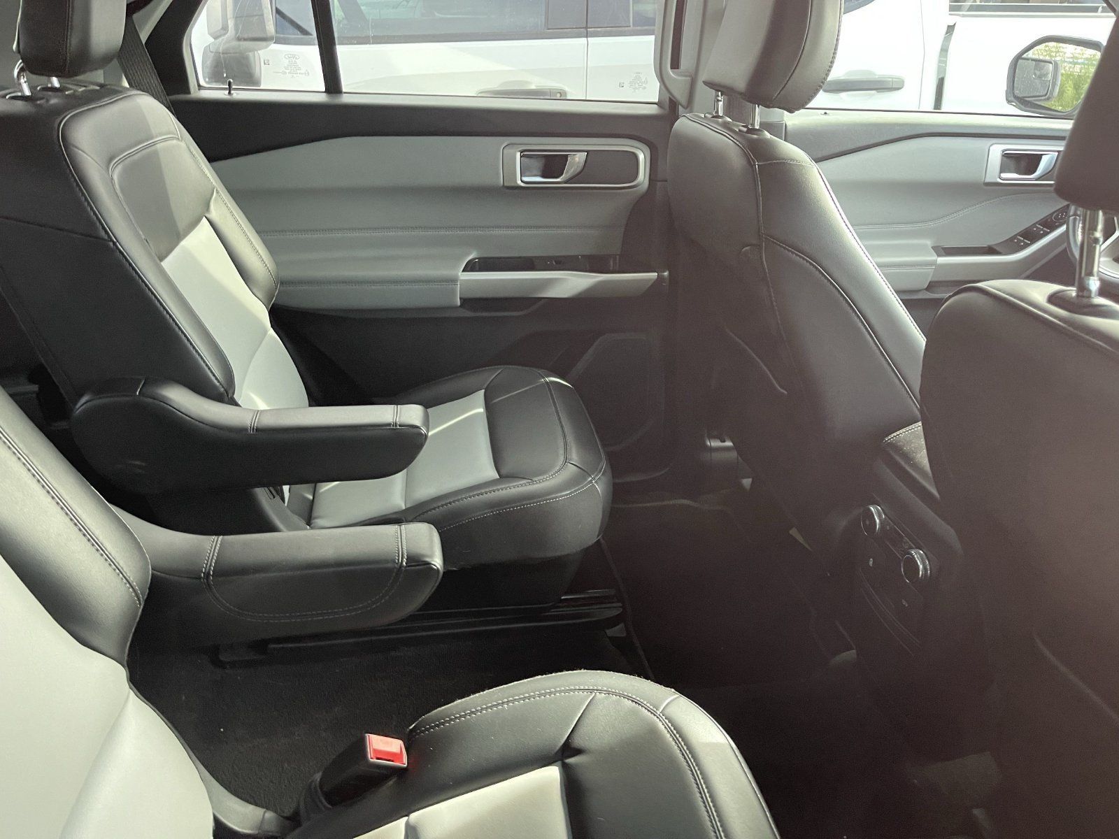 Used 2022 Ford Explorer XLT w/ Equipment Group 202A RWD image 7