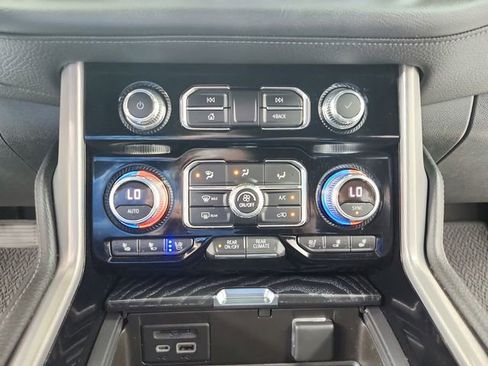 Used 2021 GMC Yukon XL Denali w/ Denali Premium Package image 33