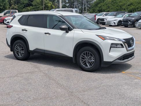 Used 2023 Nissan Rogue S FWD image 2