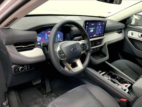 New 2025 Ford Explorer Active image 7
