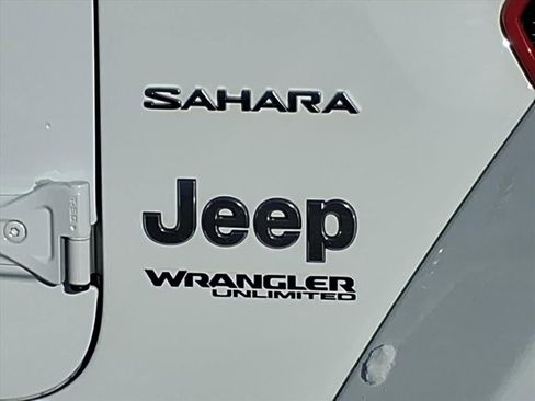 Used 2020 Jeep Wrangler Unlimited Sahara image 11