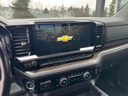 Used 2022 Chevrolet Silverado 1500 LT Trail Boss w/ LT Trail Boss Premium Package image 18