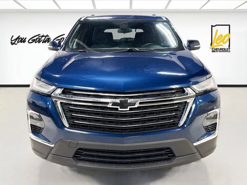 Used 2023 Chevrolet Traverse LT FWD image 2